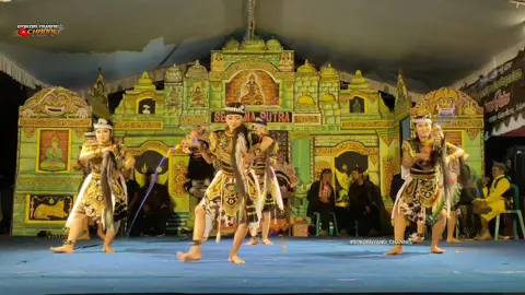 Senterewe gaya baru SENTANA PUTRA Live Dukuh Gondang Tulungagung  #pesonajarananputri #senterewe #cewekcantik #senterewetulungagung #sentereweputri #sokornyangchannel #tulungagung #kiprahjaranan #sentanaputra #sentonoputro @sobatsnc 