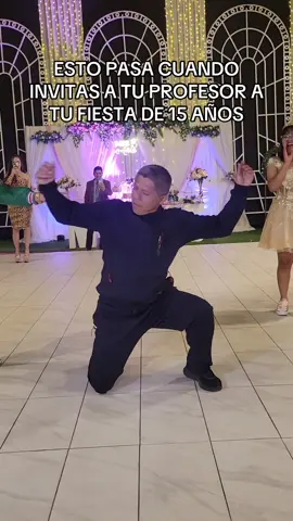 MI PROFE BAILANDO EN MI FIESTA DE QUINCEAÑOS !!! #fyp #profesor #viral_video #quinceañera #elcangridelcallao 