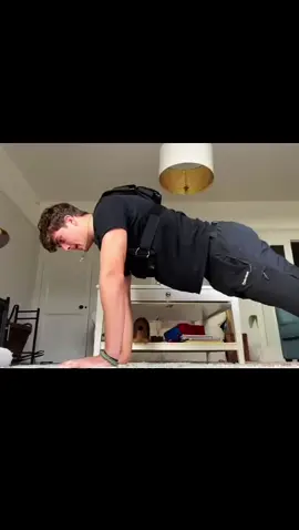 Weighted press-up session 1. RPE 8/10 press-ups to the beep 1 minute rest between sets 2. Repeat 4 times 3. Max pressups with out weight vest #workout #bulldoggear #royalmarines #Fitness #pressups #pressupchallenge #health #strengthtraining #strengthandconditioning #fyp 