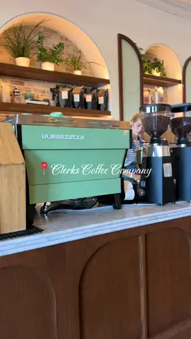 Another cute Cafe 🤎 #coffeeshop#coffee#fyp#latina#forthegirlies#charlestonsc#latinacontentcreator#tryingnewthings#matchalatte#matchalover#minivlog#fallaesthetic#traveltok#traveling 