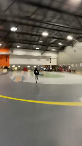 Julien Fortnite donne des taches au coachs des fêtes👈 #mtl #fyp #letaz #ride #skatepark #scooter 