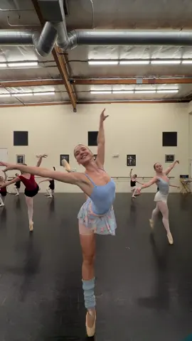 nut season has arrived❄️🎄 #nutcracker #ballet #ballerina 