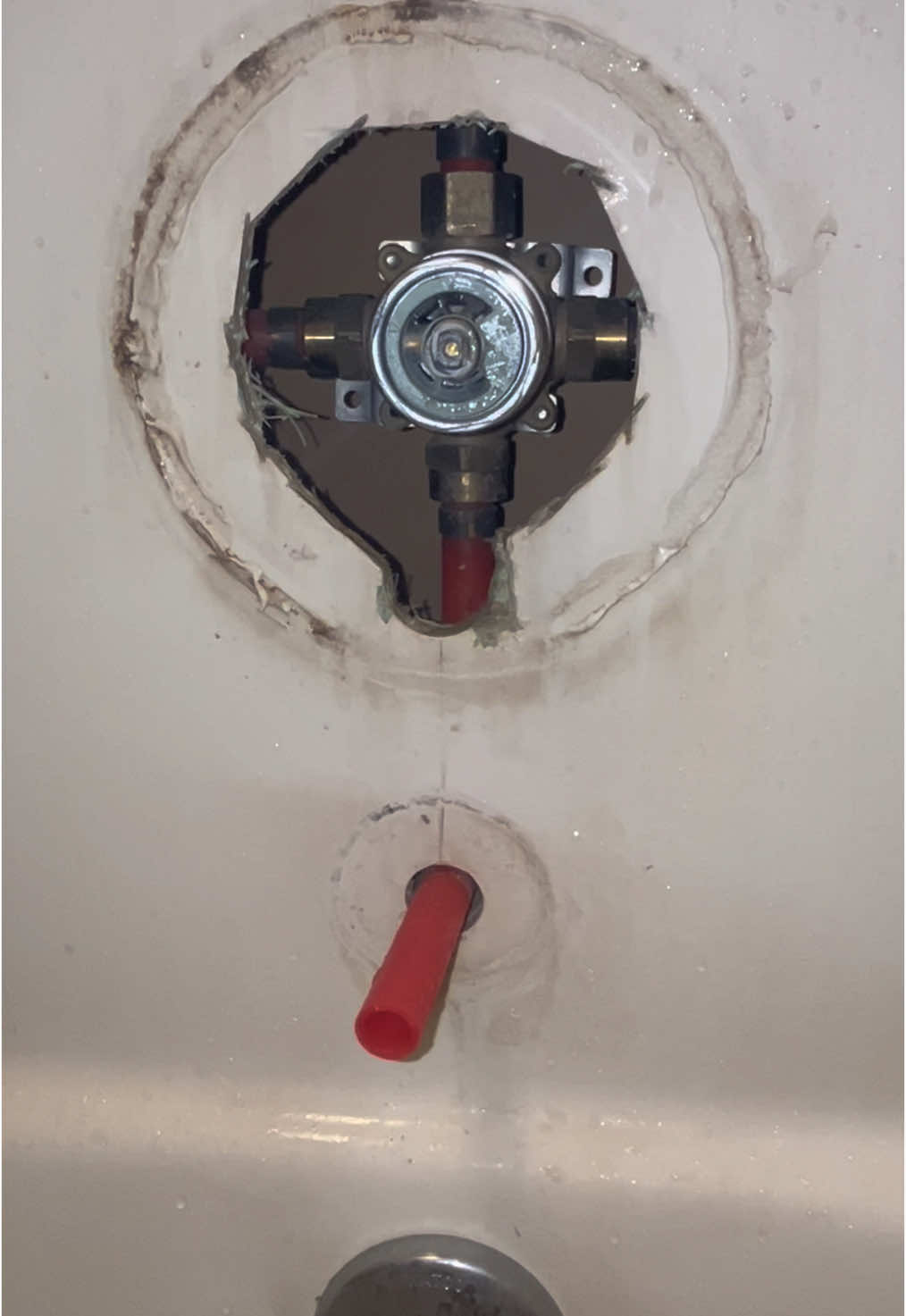 HOW TO: Replace a Tub Spout thats connected with PEX #plumbing #plumber #plumbinglife #plumberlife #plumbersoftiktok #bathroom #bathroomremodel #bathtub #tub #tubspout #plumbingrepair #plumbingtok #DIY #fyp #foryou #serviceplumber #theconservativeplumber 