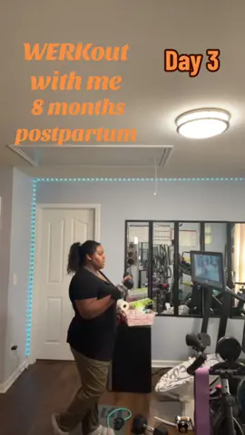 I’m trying so hard to build my strength back up… I couldn’t workout during my pregnancy because I was on bed rest and I had to wait until I healed from my c-section before I could workout again. I went through a lot of mental battles that caused me to put my health and wellness on pause, but I’m taking my life back one day at a time. Even if it means not using any heavy weights or exercises on the floor (ie planks/pushups)! Keep following along so we can keep each other accountable! 💪🏽