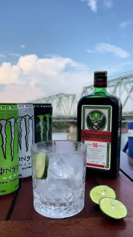 Mình thích jagermeister . Vì nó gắn bó vời mình những khoảng thời gian tăm tối nhất. Hiện tại khi ổn định nó vẫn đồng hành cùng mình vào mỗi cuối tuần #jagermaister #tinhyeu #buon #vodka #whisky 