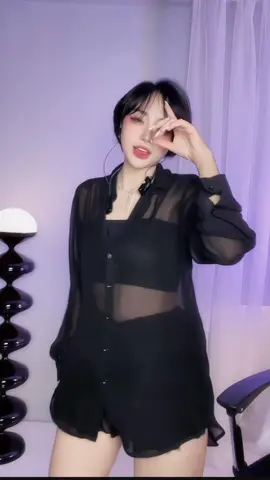 Lại cắt video livestream. Cái đồ lười😶. Đây là đoạn đang tập cái trend gì mới ý. Ai biên đạo ý nhỏ? Pls tag: … #meiz 