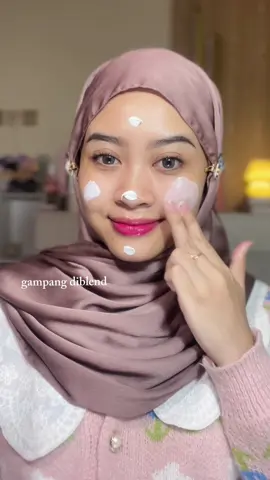 knp aku baru cobain yaa, seringan ini🥹🤍        #sunscreen #suncsreenreview #sunscreenviral #skincare #skincareroutine #skincaretips #skincareviral #skincareproducts #skincaretiktok #skinbarrier #skinbarrierrusak #GlowUp #glowing #fyp #beautyenthusiast #healthy 