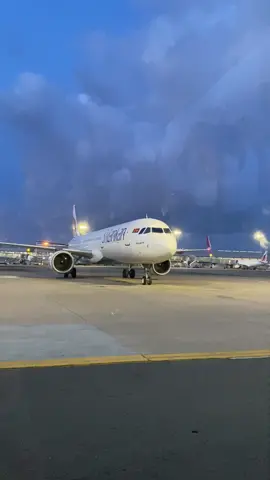 SriLankan Airlines✈️💙ලස්සන හවස්✌️#srilankn_tik_tok🇱🇰 #airsideoperation #aviationlovers #apron #fyp #fypシ゚viral #fyppppppppppppppppppppppp 