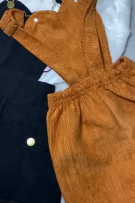 👧✨ A Jardineira Infantil Menina de Veludo Cotelê chegou na Novidades Vitrine para deixar sua pequena uma verdadeira blogueirinha fashion! 😍🌸 Ideal para os dias de verão, essa peça combina o estilo de uma saia short com o conforto que elas merecem! 🌞💕 💸Preço especial: R$59,99! 🔗 Garanta a sua agora no link: https://s.shopee.com.br/609gz7d1xQ Sua menina vai arrasar no look! 😎👗 #novidadesvitrine #shopee #modainfantil #jardineiraconfortável