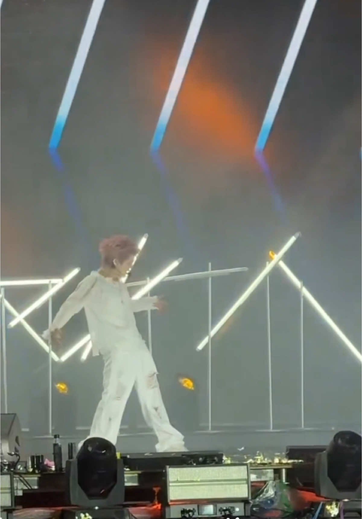 Bù lại tiếc nuối của con dân chúng ta 🥹🥹. Cuối cùng thì cũng thấy màn Dance break đỉnh nóc kịch trần của anh ta. 🎉🎉🎉 #rhyder #concertanhtraisayhi #xh #anhbietroi 