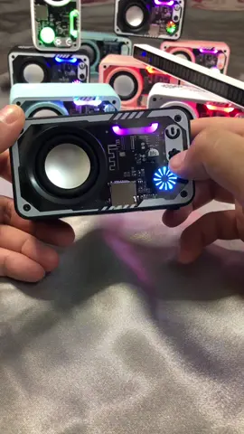 Cách sử dụng thẻ nhớ trên chiếc loa không dây mini v1 siêu xinh này nha#loaminiv1 #loabluetoothmini #loav1 #loatrongsuot #loabluetooth 