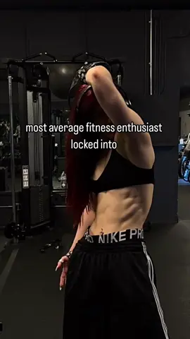 which version is better. tried to vacuum this was the best i can do💀💀 also throwback🐸 #bodybuildingprep #obliques 