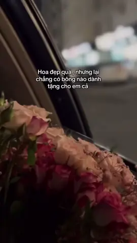 20/10 buồn quá 😢 ai cũng được hoa và quà nhìn lại mình tủi thân thực sự  #sad #story #tt #xh #nhactamtrang #buon #stt #sadstory 