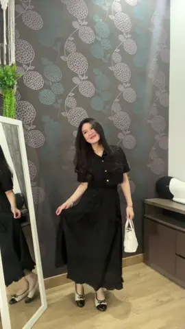 my fave skirt tp in black yang ini! 💋🍒🤍 looks proper todayy! 