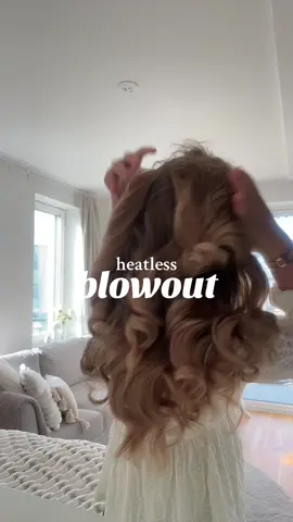 Heatless blowout 🤍🫶🏼 • • #blowout #heatlessblowout #blowoututorial #heatlessblowouttutorial #heatlesscurls #heatlesshair #overnightcurls #overnightblowout #hairtok #hårtips #hårtok #hairtips 