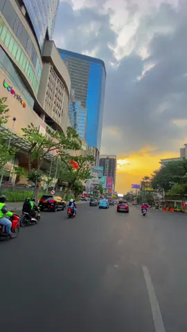 surabaya memang indah, tapi banyak orang bilang jangan pernah jatuh cinta di surabaya 🥀#surabaya24jam #surabayaterkini #surabayapunyacerita #surabayacity #surabayaview #surabayatiktok #surabayacityscape #surabayahits #lovesuroboyo 