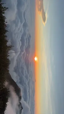 Nhả vía lần đầu đi leo núi săn được mây🫶 #fyp #viral #music #chill #chualanh #trekking 