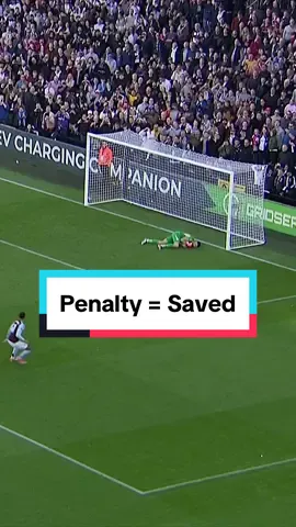 Penalty = Saved 👊 #astonvilla #FULAVL #EmiMartínez