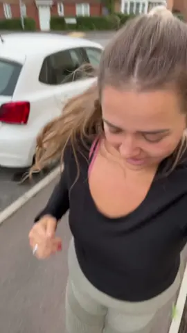 Sunday morning workout 😵 *didnt leave my daugter home alone she was with my husband #workoutwithme #firsttimerunning #and8fitness #homeworkout #sunday 