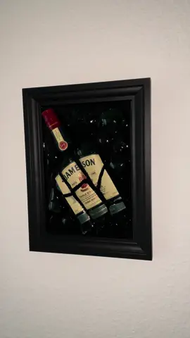 Antwort auf @lena1887 Jameson Whiskey - Broken Bottle Art🥃  #jameson #whiskey #requested #resinart #giftidea 