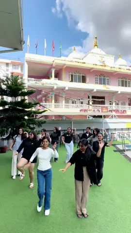 If you cannot do great things, do small things in a great way. Graduation day 🎓#swimmingeverydaynepal #swimmingeverydaypokhara  #SwimmingLessons #learntoswim #bestswimschoolinnepal #adultswim #toddlersswim #differentlyabledswim #icandoit #beginnerswimming #ProfesionalInstructors #AdmissionsOpen 