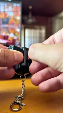 Pov: you found the perfect gift for her 🥹 #minicamera #keychaincamera #miniretrocam #tiktokmademebuyit #vintagecamera #itcame #photopgraphy #photgrapher   This mini keychain camera has different effects, it gives a very vintage and nostalgic 2000’s retro style. Ideal for lovers of retro and photography.
