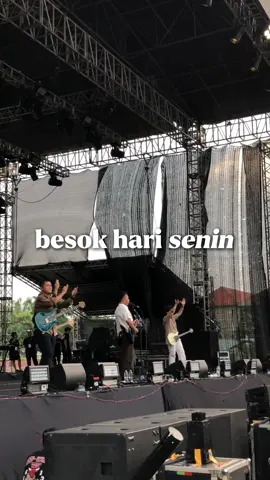 salah satu karya band rock pulang ngantor, 