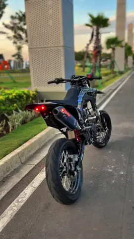 Idaman siapa ni #masyuz_ #crfsupermoto #shadowexhaustsystem #s2mdecal 