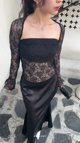 Lace top & silk skirt for the summer > In frame, Annora lace top #OOTDOutfit #peachpoppy #OOTD #lacetop 