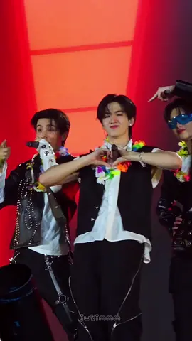 หนุ่มเกาหลีเอวหวาน  #JINWOOKkim  #AA #AAashirakorn #BUSbecauseofyouishine #BUS1stFANCON_KnockKnockKnock #BUS_KnockKnockKnock_SiRacha 