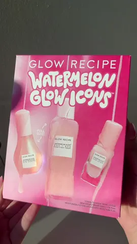 unboxing the @Glow Recipe watermelon glow icons set!! It includes my top 3 fav products! 🍉✨💗 #glowrecipe #officialglowgangambassador #skincare #glowrecipeproducts #beauty #skincareroutine #preppy #aesthetic #preppyaesthetic #makeup #gifted 
