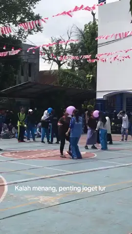 Lomba joget balon lucu banget dan kebetulan anak wali saya menang. jago dalam joget memang 😃🙌🇮🇩🇸🇩🍉 #jogetbalon #lombajogetbalon #lomba17an #17anseru #lombaseru #lombaantarkelas #momensekolah #anaksekolah #masasekolah #masaseru #masadisekolah #temansekolah #masaremaja #masasma #masasmk #lomba17agustus 
