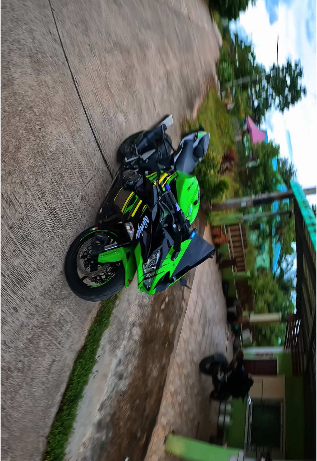 💚 . . . . #zx #biker #kawasakininja #zx6r #bikeride #bikerlife 