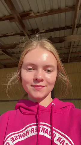 Happy Sunday!🐴 #horse #horses #horsesoftiktok #horsesontiktok #flyboot #flyboots #feed #feeding #feedingtime #nebraska 