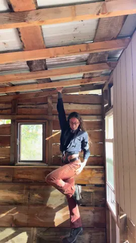 Found a other video of me goofing off haha where do you think i get my muscles from?  #sawmill #sawmilling #onsitemilling #bandsawmill #chainsaw #woodlandmills #husqvarnachainsaw #woodworking #woodworkinggirl #logging #loggers #lumber #liveedge #slabs #liveedgeslab #wood #sawyer #lumberjill #forestry #forest #woods #tree #trees #treework #offgrid 