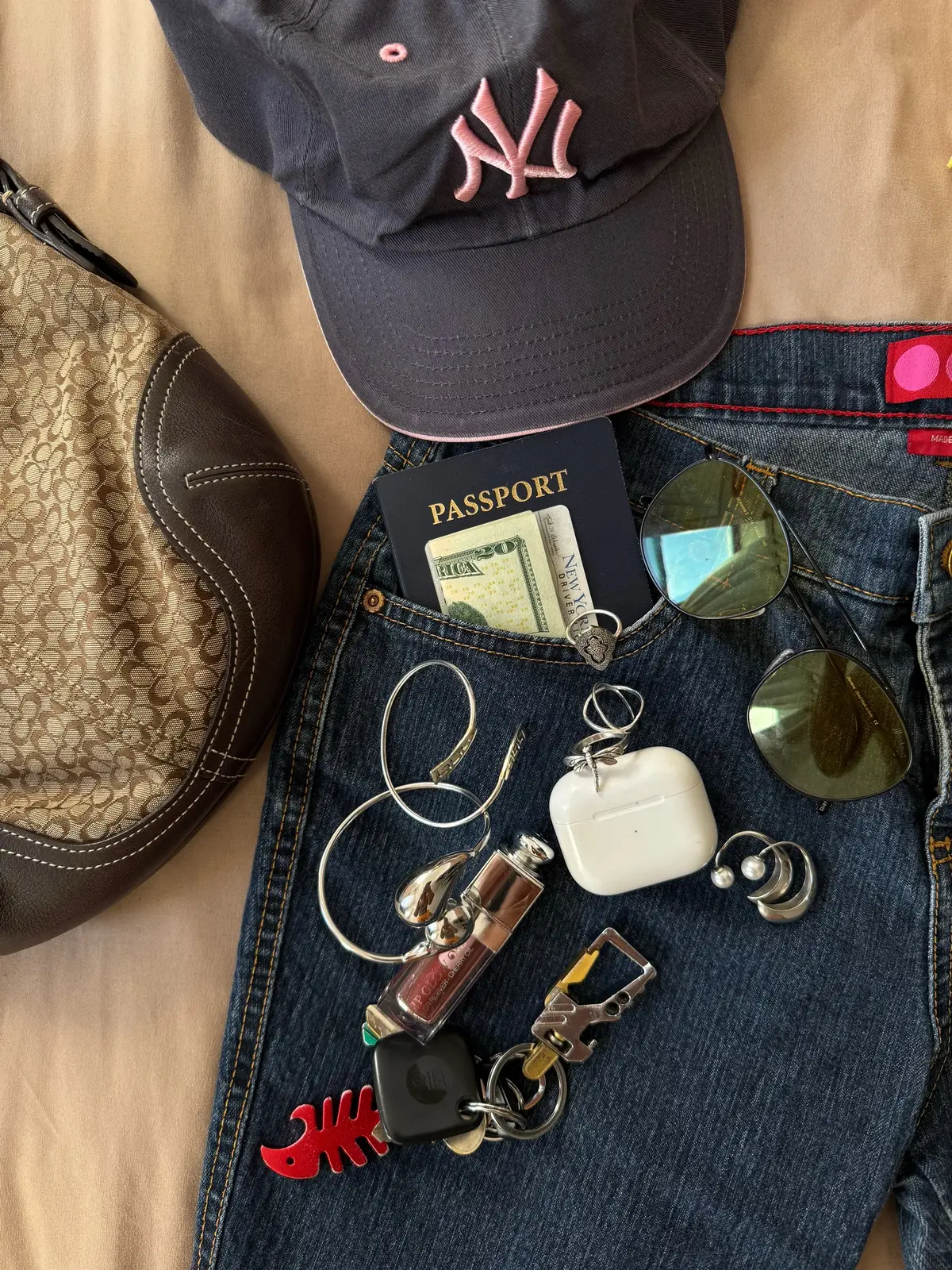 This trend >>>> 💌 #dualcitizenship #ecuador #mytwosides #nyc #newyorkers #latina 