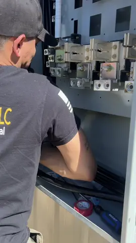 ⚡️Electric_Solutions_R LLC⚡️ 600 AMP commercial service facility, instalación de servicio comercial de 600 AMP .,  #team #eeuu #CapCut #usatiktok #electrician #ligth #fypシ゚ #electric #paratii #viral #usa 