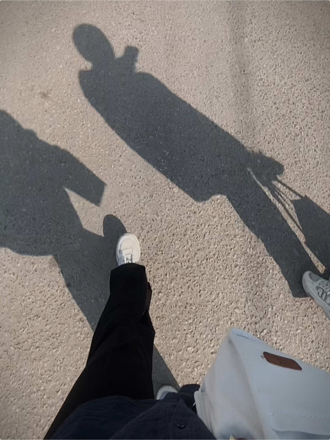 جنت امشي وصاحتني حتى الزم ايدها لان ماتكدر تمشي بالكعب🥹😂#virał #4u #اكسبلور #explor #fyp #capcut #explore #university 