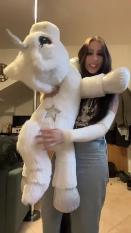 I just bought a giant unicorn don’t judge me  #unicorn#unicornplushie#peluche#peluches#unicorno#unicorniotiktok#kimkardashian#kimk#funnyvideos#iconic#perte#fyp#foryou#neiperte 