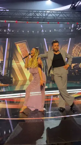 i can’t believe we’re almost at the final of @thevoiceuk! i can’t begin to tell you how much joy it brought me to spend so much time with these beautiful souls, but this video may show you… we had the best time on set filming and SO many laughs when the cameras stopped rolling.  catch our incredible finalists performing for one last time, on saturday, to see who takes home the crown ✨ i promise you, their performances are far better than this chaos 😂 @Tom Fletcher @Danny Jones #cantfightthemoonlight #mcfly #dannyjones #tomfletcher #thevoice #thevoiceuk #bts #behindthescenes 