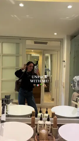 Made it to Cancun, Mexico and ready to have some fun with the girls🌴🇲🇽🫶🏻 #asmrpackaging #asmr #unpacking #traveltiktok #traveltok #hotellife #mexicocheck #mexicotiktok #vacationoutfits #fypシ @Meliá Hotels International @airup 