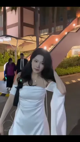 Maeng skin dress putih cantiknya oyyy 😍🤍 #marshalenathea #jkt48 #fyp #jkt48marsha 