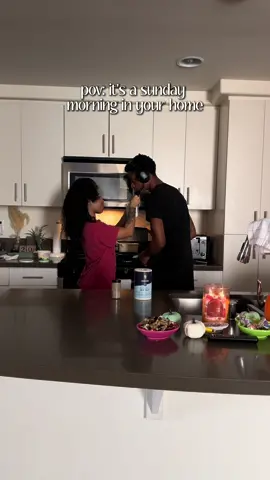 sunday morning quality time ☀️🍳 #deandki #deandkitv #couples #couplestiktok #marriedcouples 