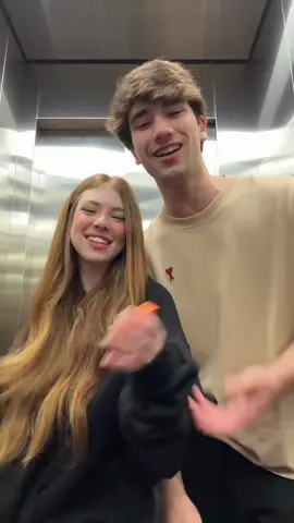 @toriamaria sobrinha da mari maria usando batom da mari maria @toots 