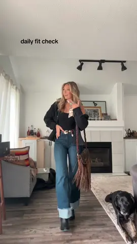 happy sunday folks✨ wearing @Lane Boots Brand #punchyblonde #westernfashion #coastalcowboy #western #country #bluebottoms #turquoisejewelry #westernstyle 