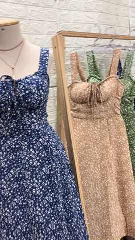 O vestido camponesa midi é uma peça charmosa e versátil que traz um ar romântico e descontraído ao look. Geralmente, esses vestidos têm um corte solto, com cintura marcada e podem apresentar detalhes!  129.99 Veste do 36 ao 42