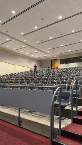 Dead at the empty lecture😂  #lecture #college #collegehumor #collegelife 