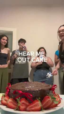 HEAR ME OUT CAKE! #hearmeout #hearmeoutcake #hearmeouttrend #fyp @elisa @milla @Bia 