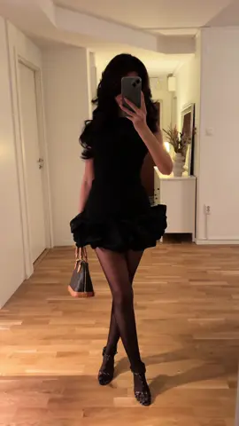 Obsessed with this elegant outfit💌 #outfit #OOTD #zara #zarahaul #ballondress #blackdress #highheels #nightoutoutfit #dinnerootd #vacationoutfits #winterfashion #elegant #style #dress #fallfashion #falloutfits #oldmoney #asthetic #fyp #foryou #fördig #ArabTikTok #usa 