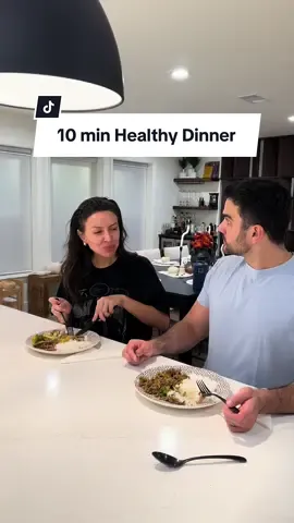 Enserio de lo mas facil que he cocinado 😅 #fastdinnerideas #traderjoes #traderjoesrecipe #5mindinner #fastdinner #fy #fyp #DinnerIdeas #traderjoeshaul #traderjoesfinds #dinnerfortwo #marriedlife 
